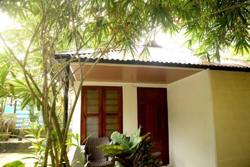 Dolphin Bay Hotel Varkala Buitenkant foto